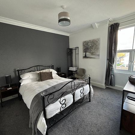 The Queens Hotel Harlech Bagian luar foto