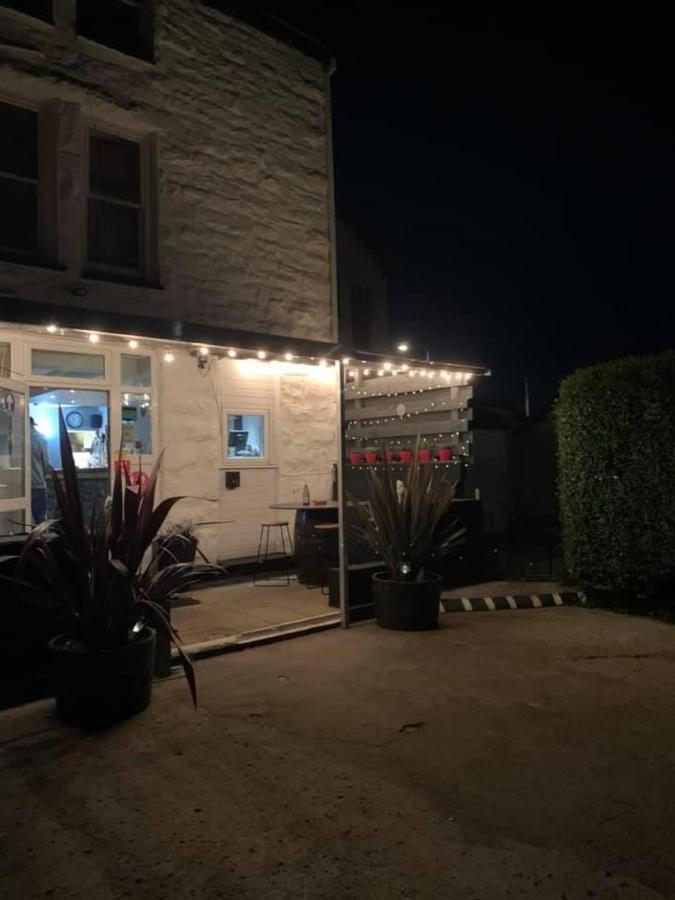 The Queens Hotel Harlech Bagian luar foto