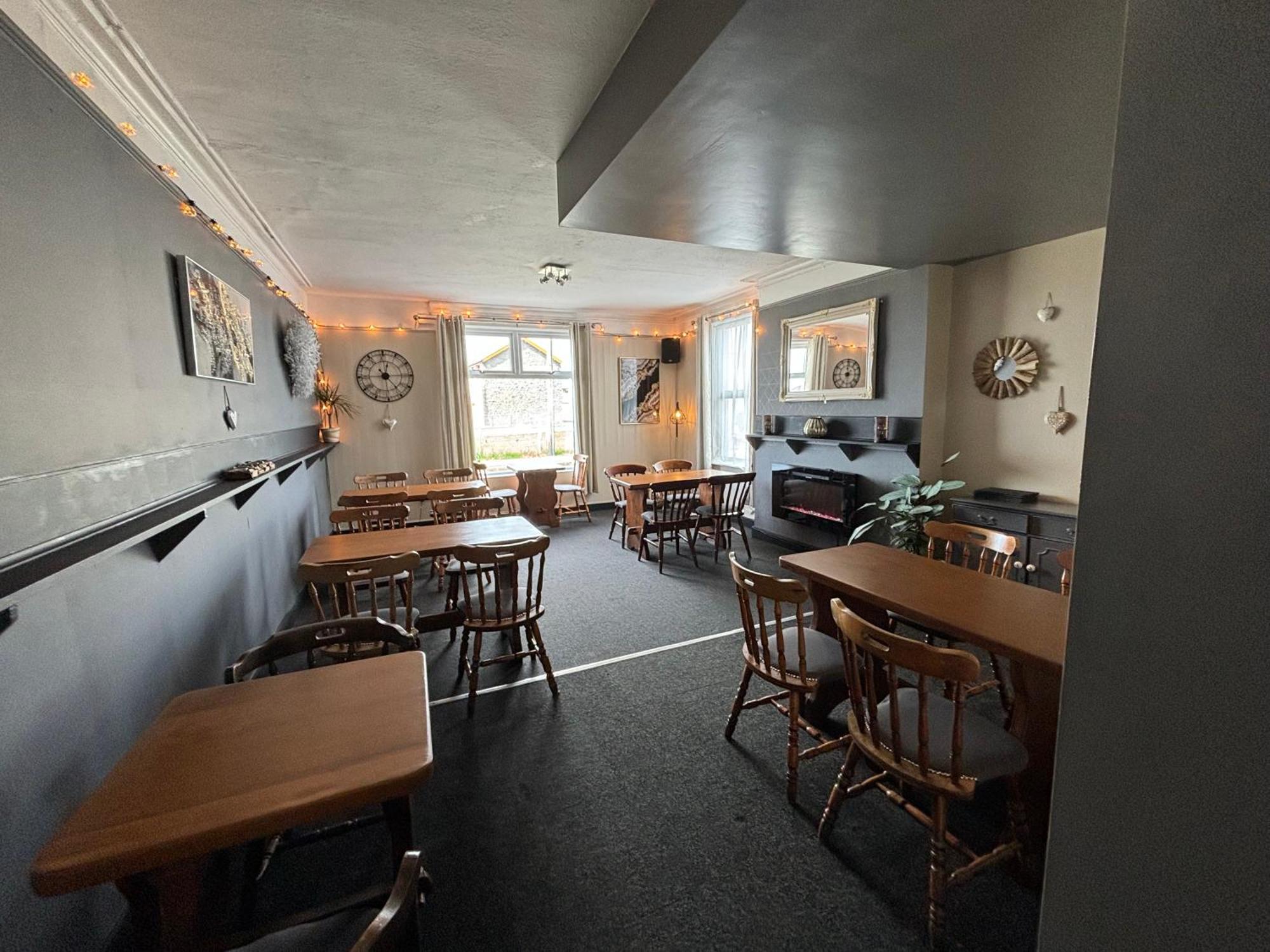 The Queens Hotel Harlech Bagian luar foto