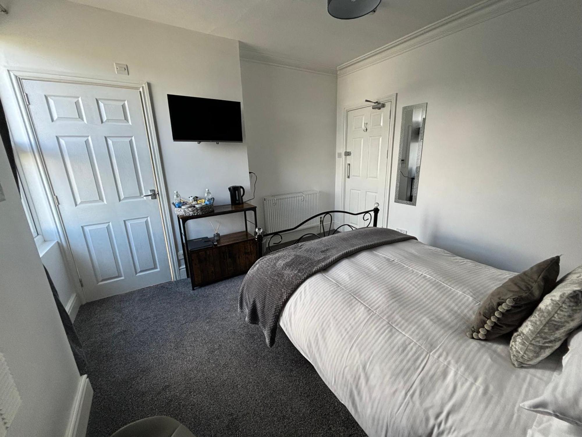 The Queens Hotel Harlech Bagian luar foto