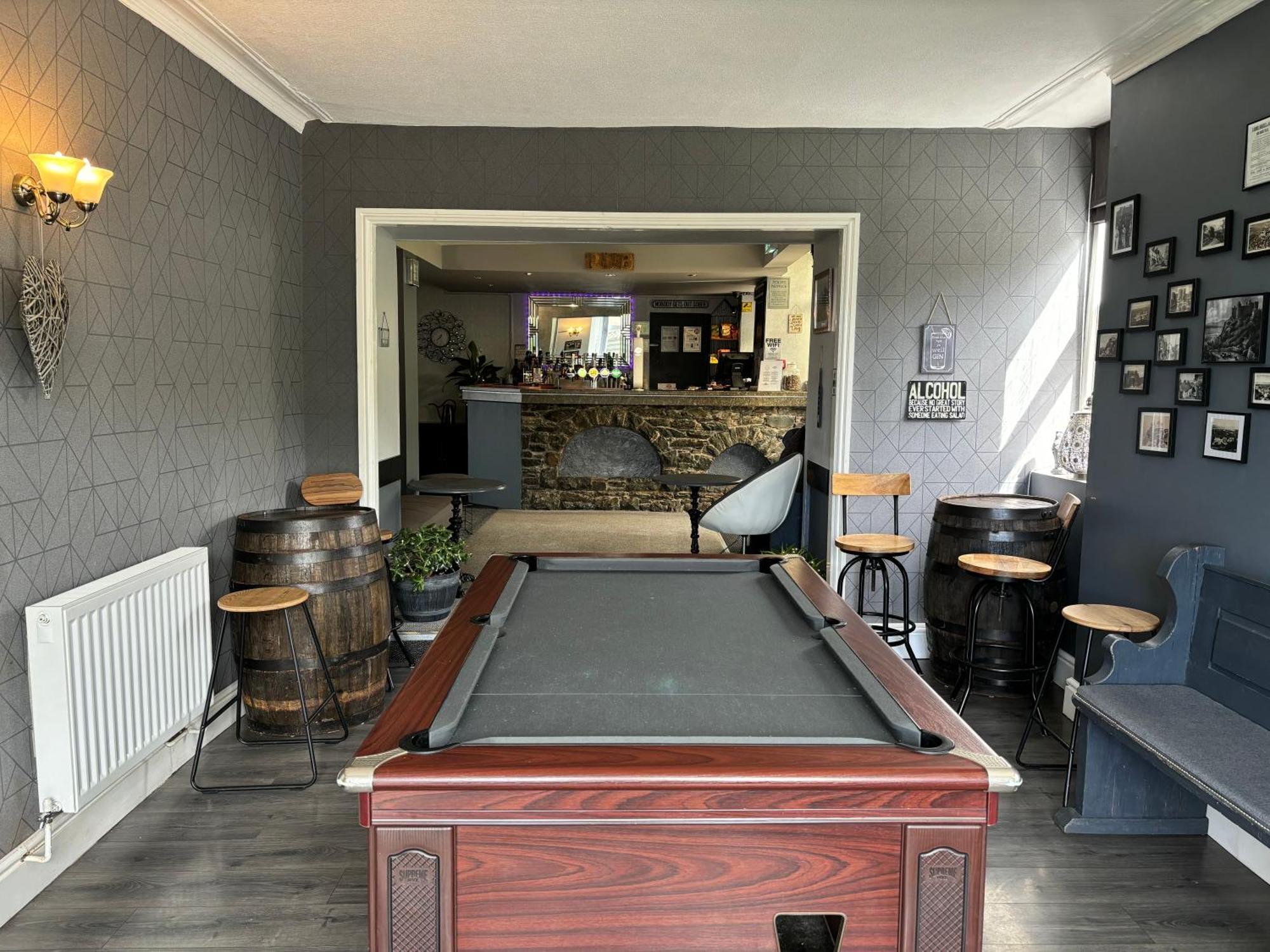 The Queens Hotel Harlech Bagian luar foto