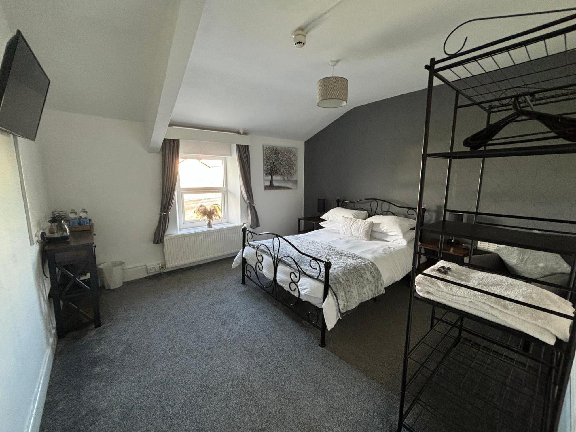 The Queens Hotel Harlech Bagian luar foto