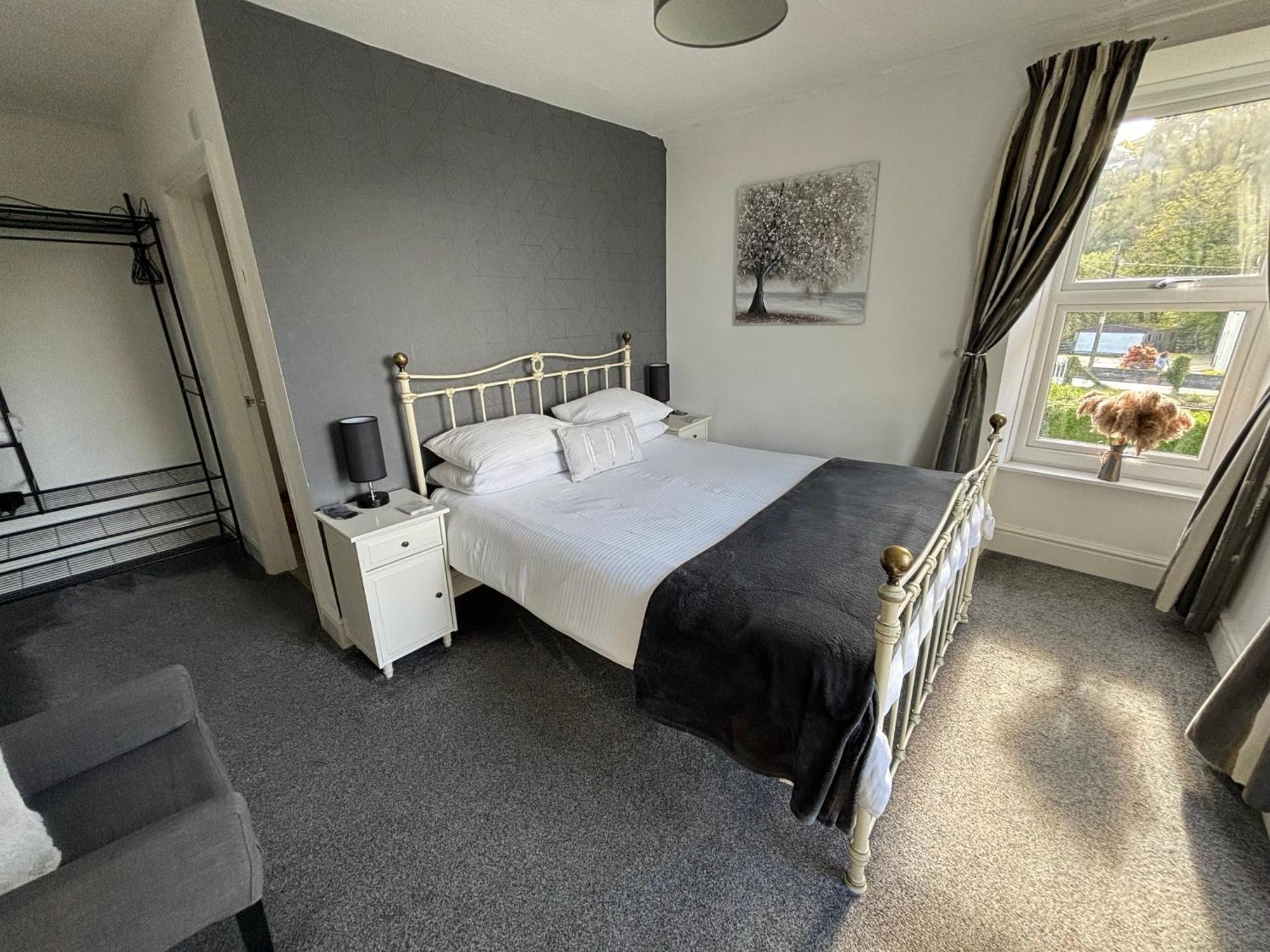 The Queens Hotel Harlech Bagian luar foto
