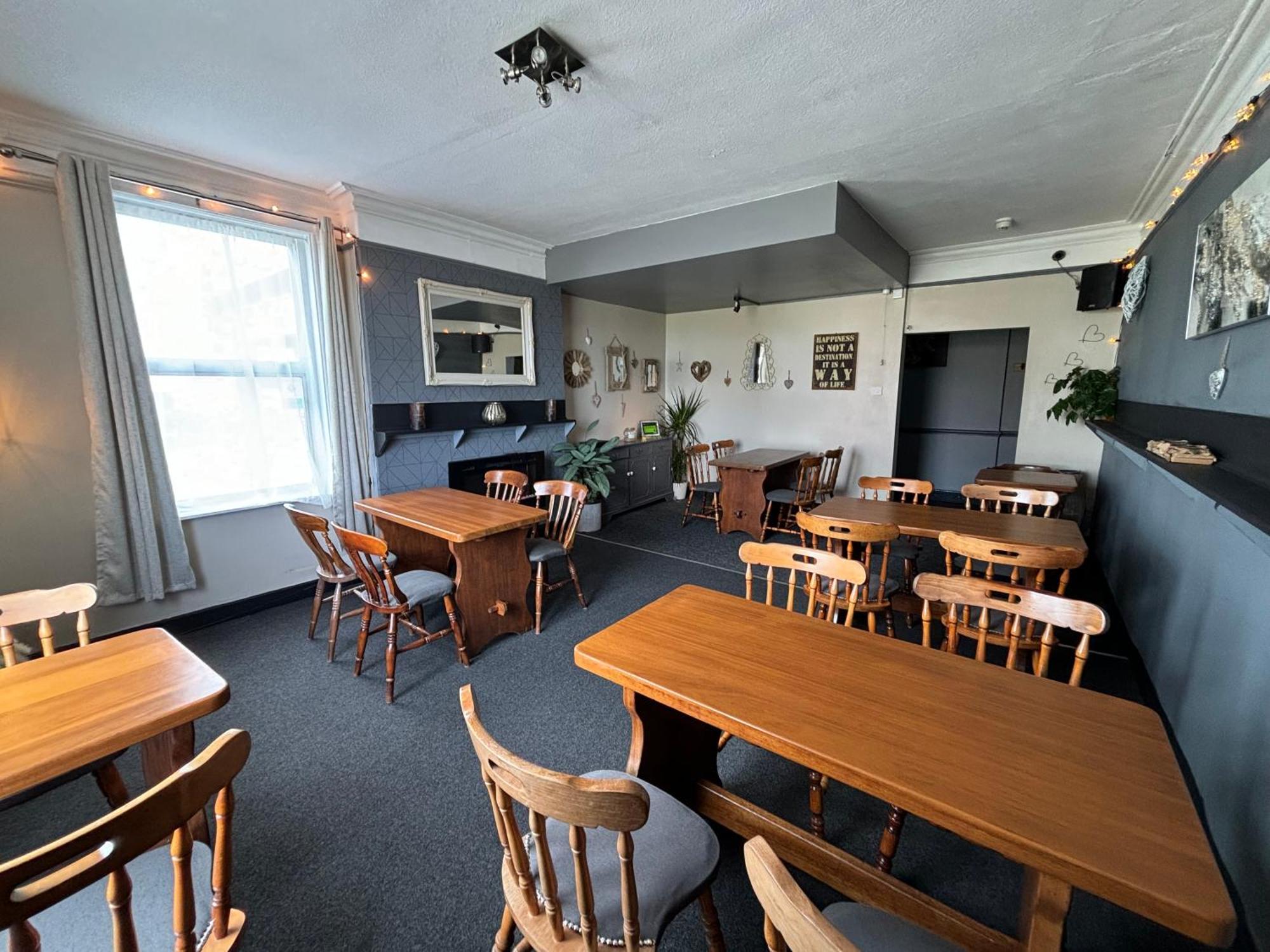 The Queens Hotel Harlech Bagian luar foto