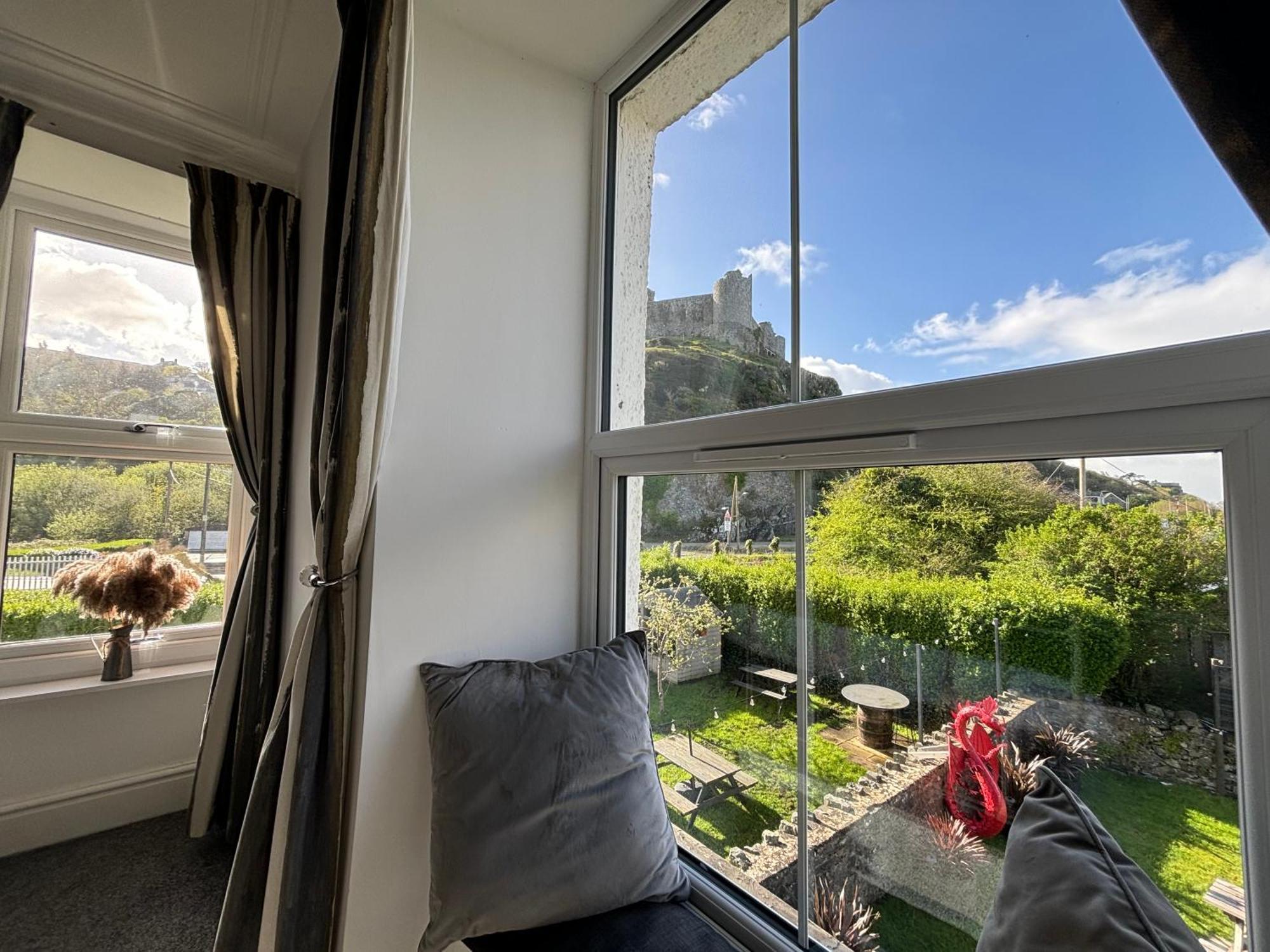 The Queens Hotel Harlech Bagian luar foto